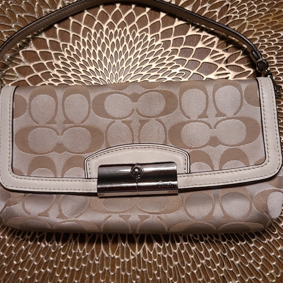 Coach Kristin wristlet/clutch with magnetic closure - Picture 2 of 7